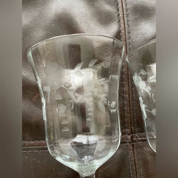 Vintage optic crystal wine glasses. Set of two. No chips or scratches - Picture 3 of 4